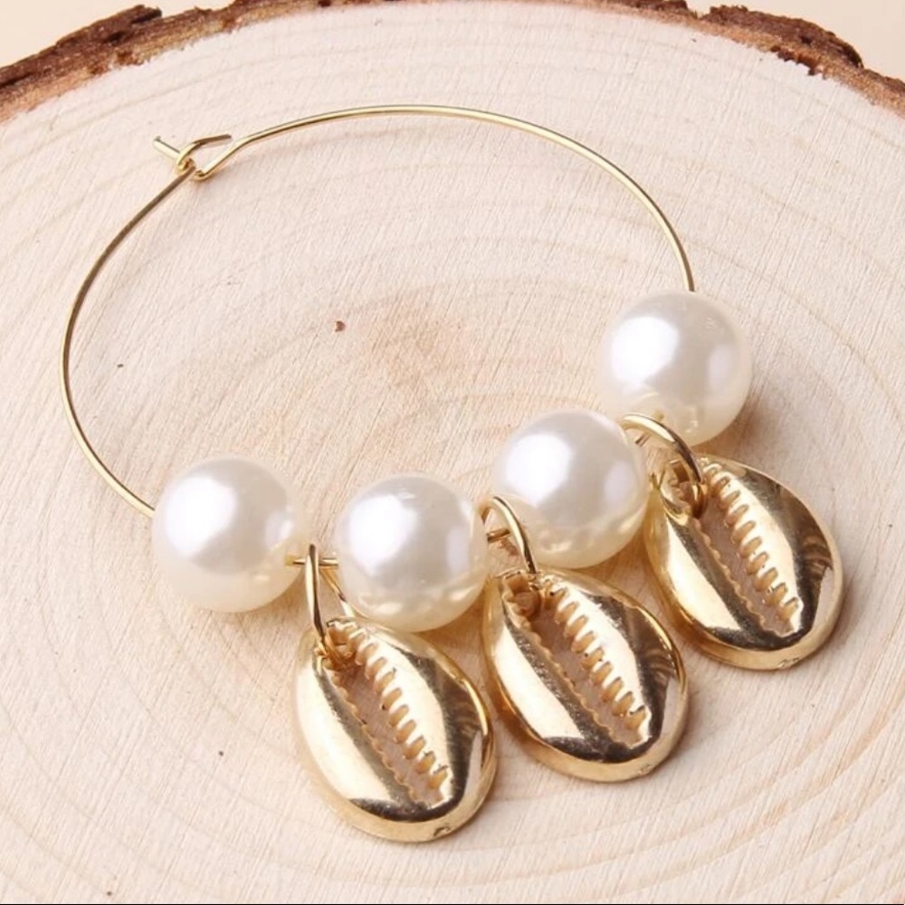 Bohemian Mermaid Pearl Seashell gold hoop earrings - Picture 3 of 5